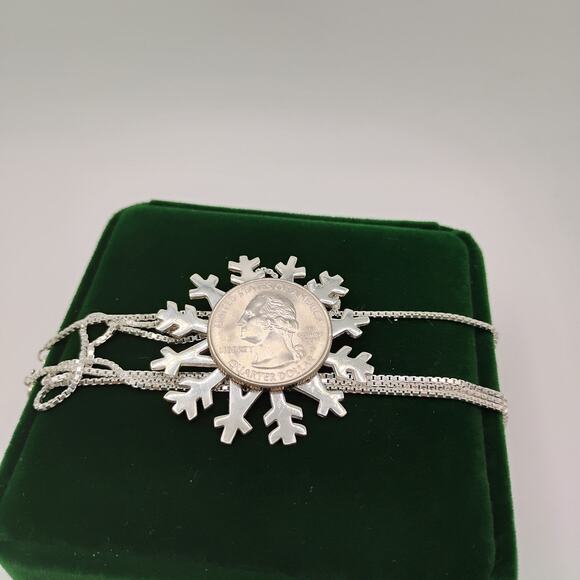 Sterling Snowflake Pendant/Brooch on 30- inch Box Chain - Picture 3 of 6
